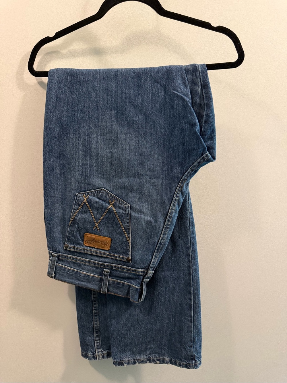 Wrangler Retro Relaxed Fit Men’s Jeans in Medium Blue 34x36